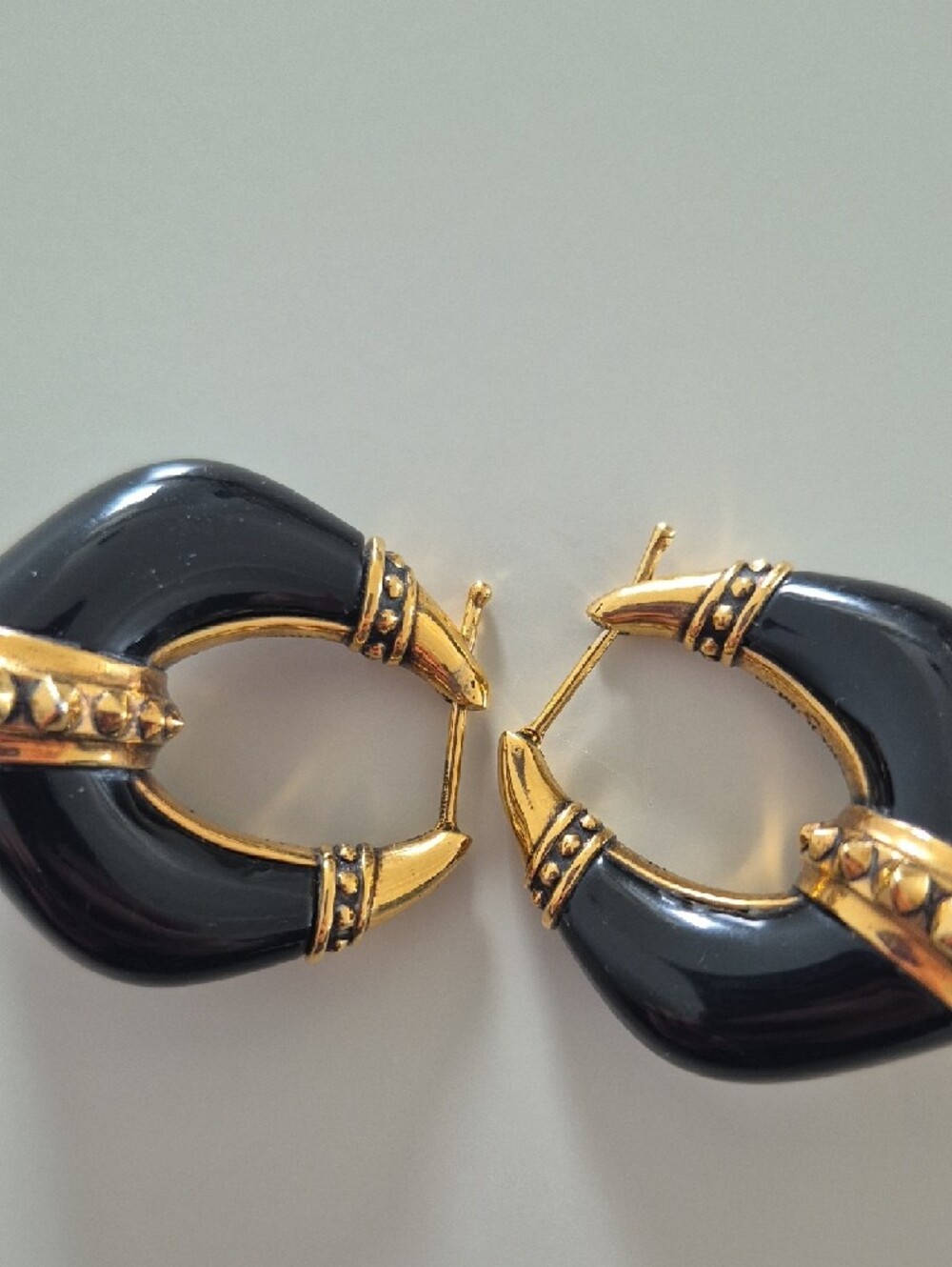 Alexander McQueen Gold and Black Horn Hoop Earrings - Picture 8 of 16